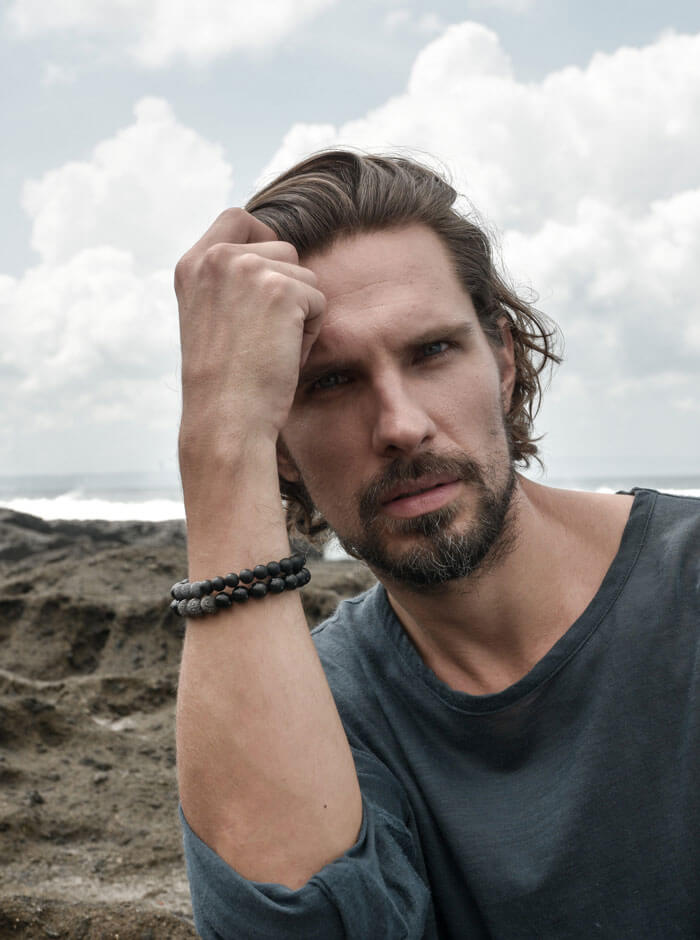 Perlenarmband-Herren-schwarz-Silberperlen m Perlenarmband-Herren-schwarz-Silberperlen m